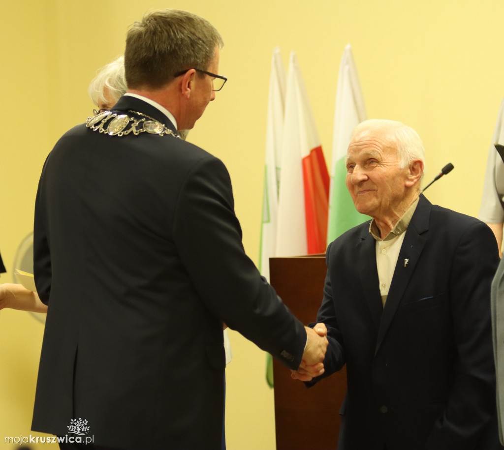Uroczysta sesja Rady Miejskiej w Kruszwicy. Nagrodzono zasłużonych dla Kruszwicy