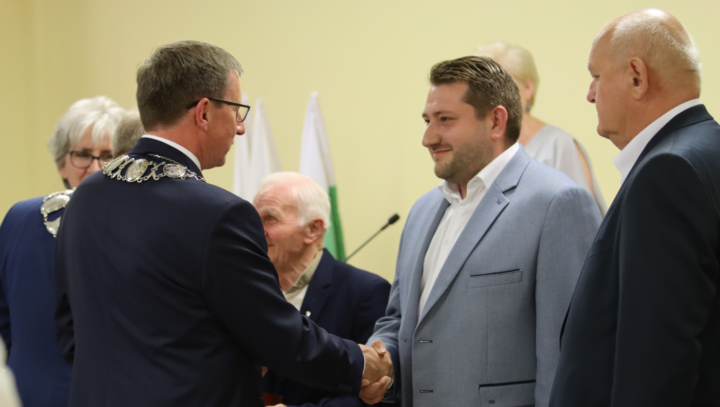 Uroczysta sesja Rady Miejskiej w Kruszwicy. Nagrodzono zasłużonych dla Kruszwicy