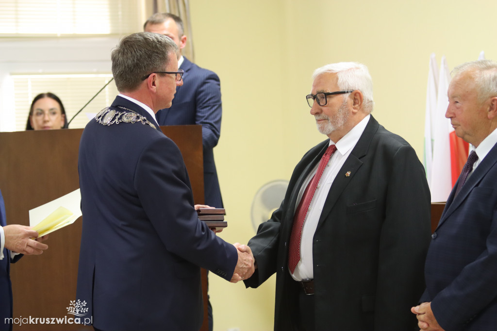Uroczysta sesja Rady Miejskiej w Kruszwicy. Nagrodzono zasłużonych dla Kruszwicy