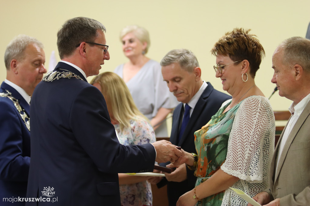 Uroczysta sesja Rady Miejskiej w Kruszwicy. Nagrodzono zasłużonych dla Kruszwicy