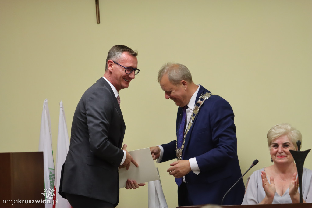 Uroczysta sesja Rady Miejskiej w Kruszwicy. Nagrodzono zasłużonych dla Kruszwicy