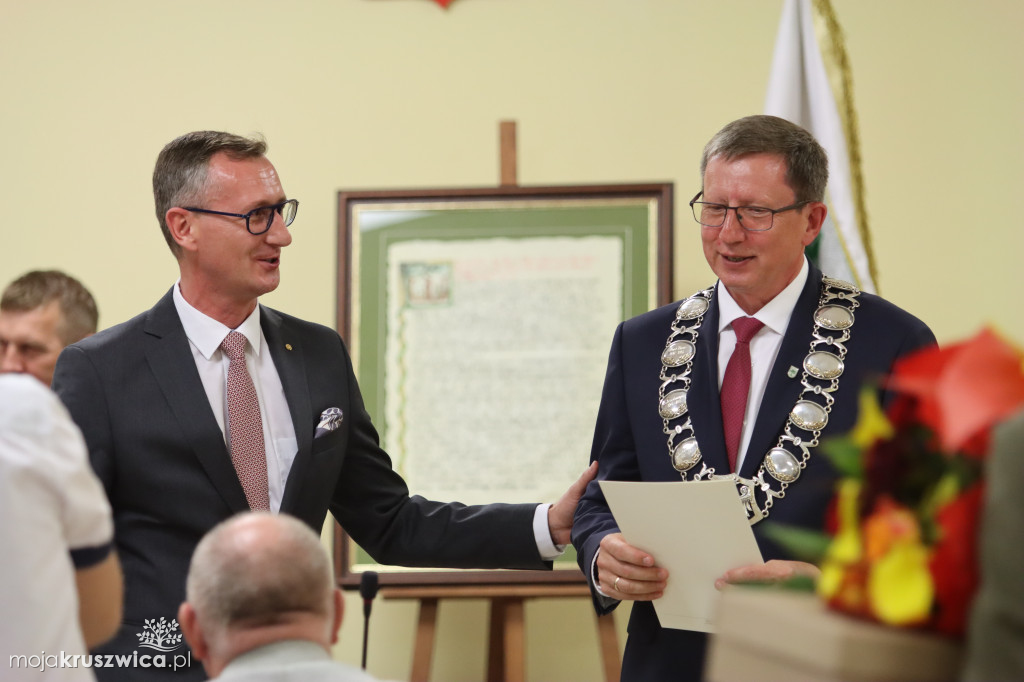 Uroczysta sesja Rady Miejskiej w Kruszwicy. Nagrodzono zasłużonych dla Kruszwicy