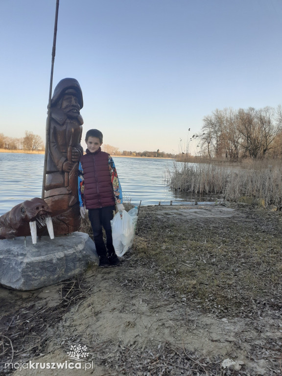  Pomagali sprzątać park. Akcja Nadgoplańskiego Parku Tysiąclecia za nami