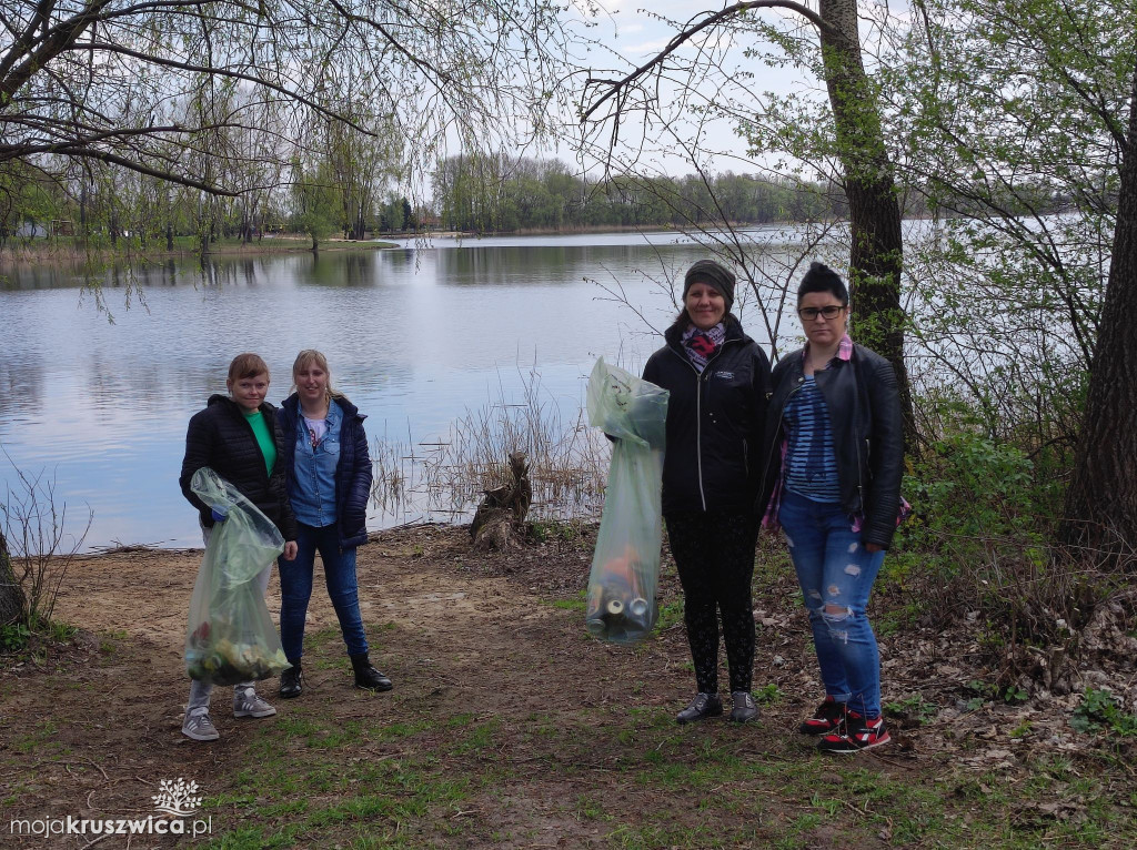  Pomagali sprzątać park. Akcja Nadgoplańskiego Parku Tysiąclecia za nami