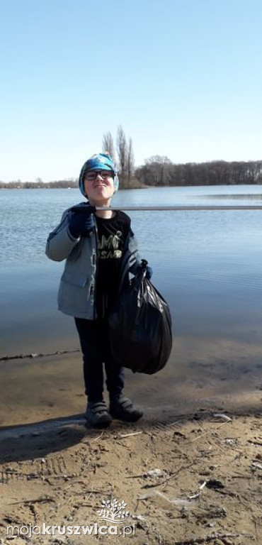  Pomagali sprzątać park. Akcja Nadgoplańskiego Parku Tysiąclecia za nami