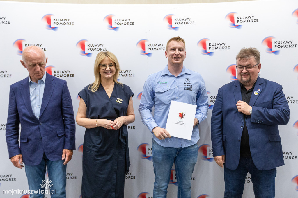Kluby sportowe z dofinansowaniami. Wśród nich klub z Kruszwicy [ZDJĘCIA]