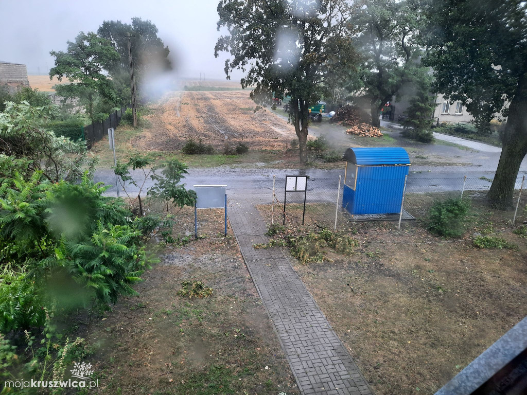 Nawałnica nad Kruszwicą! Połowa miasta bez prądu [FOTO]
