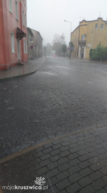 Nawałnica nad Kruszwicą! Połowa miasta bez prądu [FOTO]