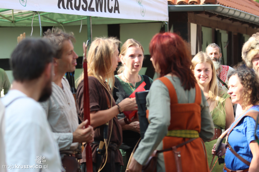 Łucznicy zgromadzili się na kruszwickim wzgórzu. Za nami dzień drugi polowania!