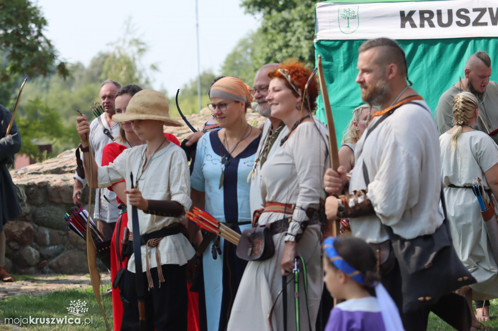 Łucznicy zgromadzili się na kruszwickim wzgórzu. Za nami dzień drugi polowania!