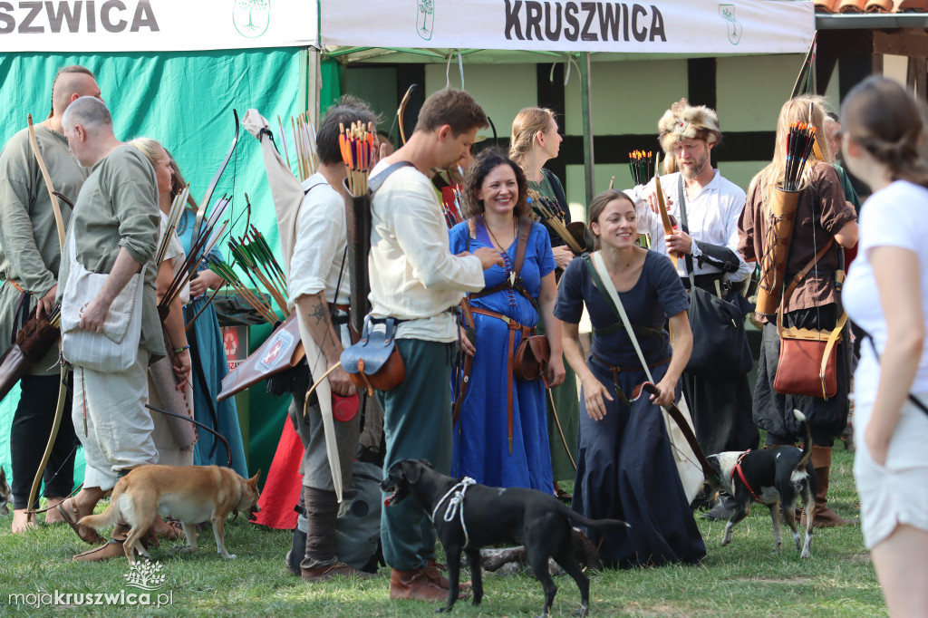 Łucznicy zgromadzili się na kruszwickim wzgórzu. Za nami dzień drugi polowania!