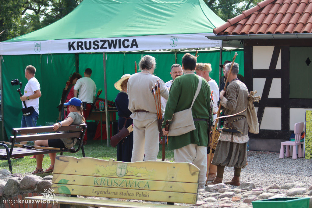 Łucznicy zgromadzili się na kruszwickim wzgórzu. Za nami dzień drugi polowania!