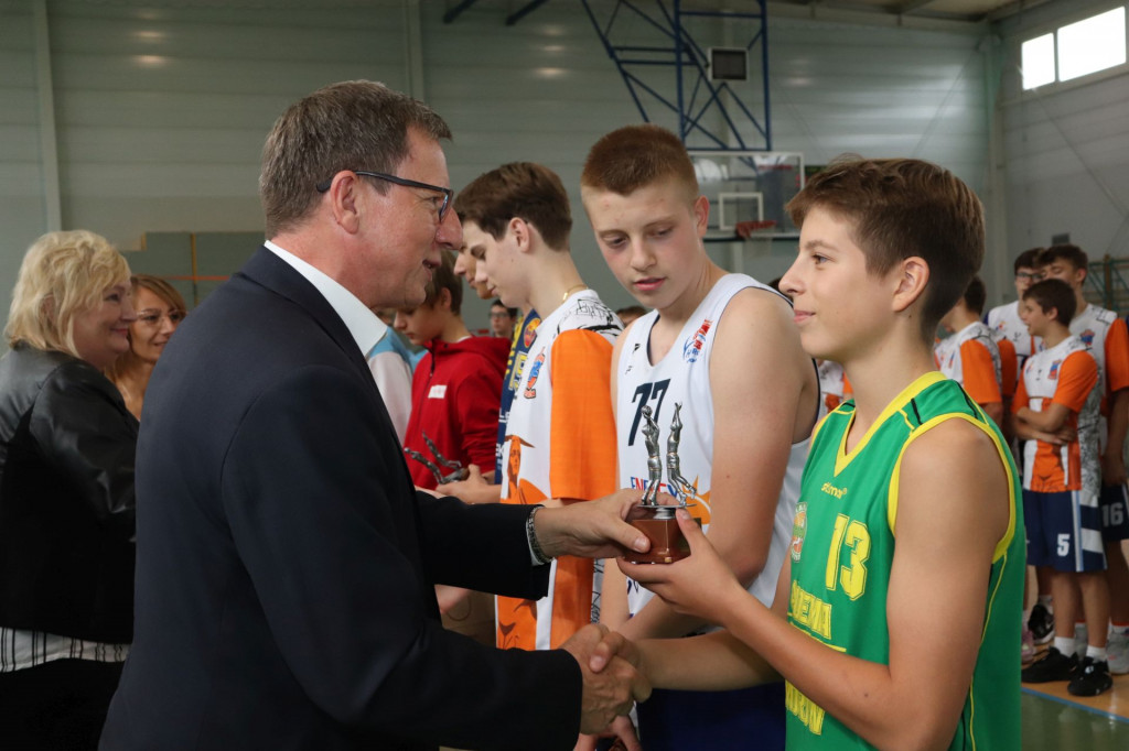 Koszykarze rywalizowali w kruszwickiej hali sportowej pamiętając o Pawle [FOTO]