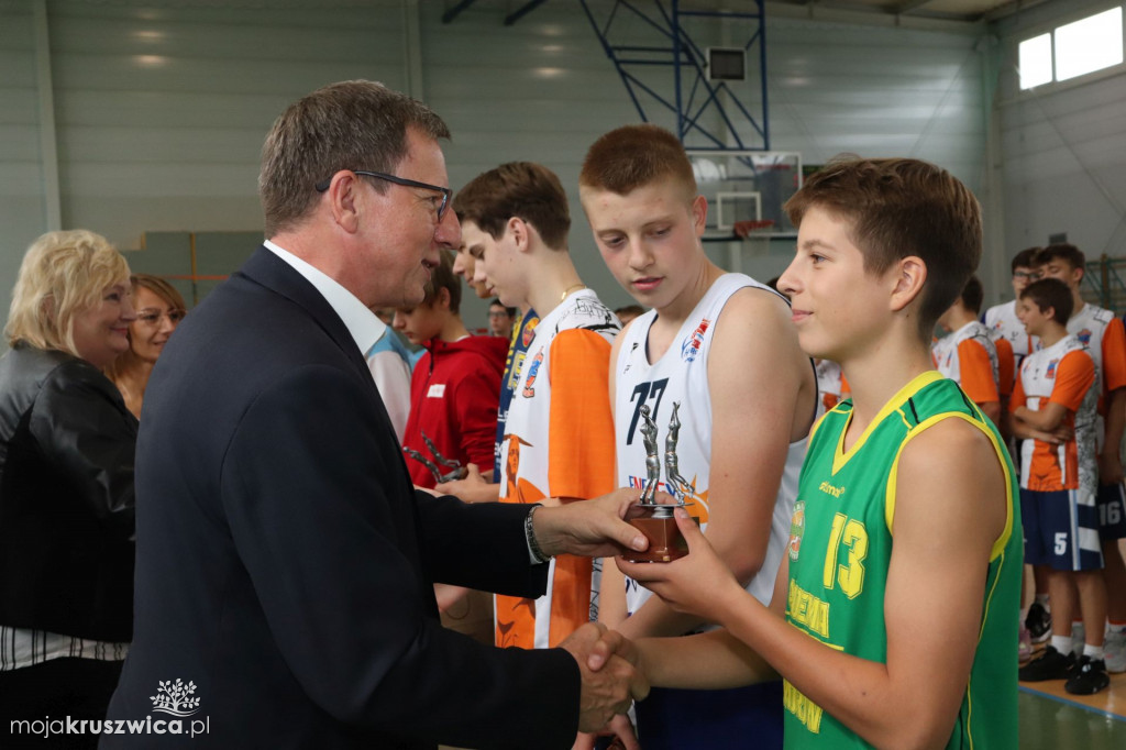Koszykarze rywalizowali w kruszwickiej hali sportowej pamiętając o Pawle [FOTO]