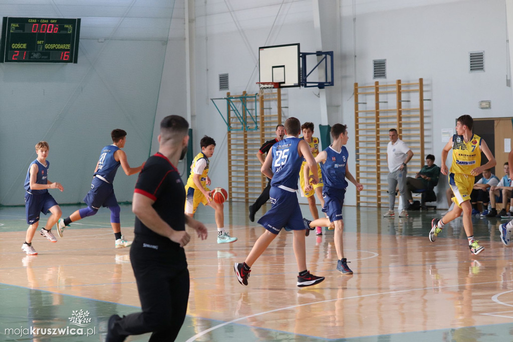 Koszykarze rywalizowali w kruszwickiej hali sportowej pamiętając o Pawle [FOTO]