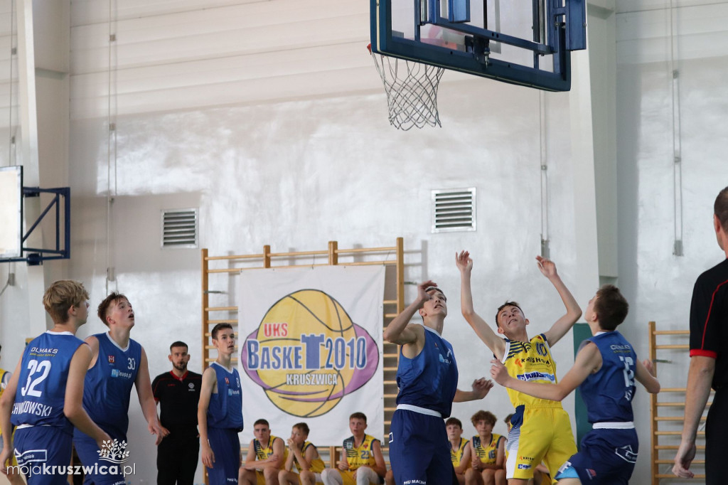 Koszykarze rywalizowali w kruszwickiej hali sportowej pamiętając o Pawle [FOTO]