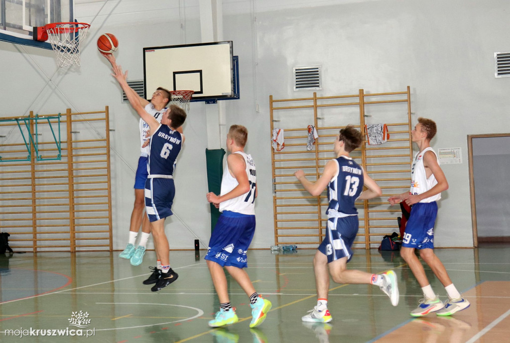 Koszykarze rywalizowali w kruszwickiej hali sportowej pamiętając o Pawle [FOTO]