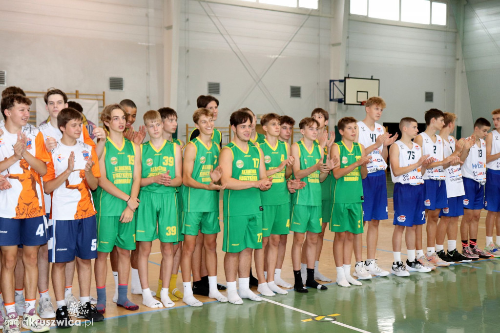 Koszykarze rywalizowali w kruszwickiej hali sportowej pamiętając o Pawle [FOTO]