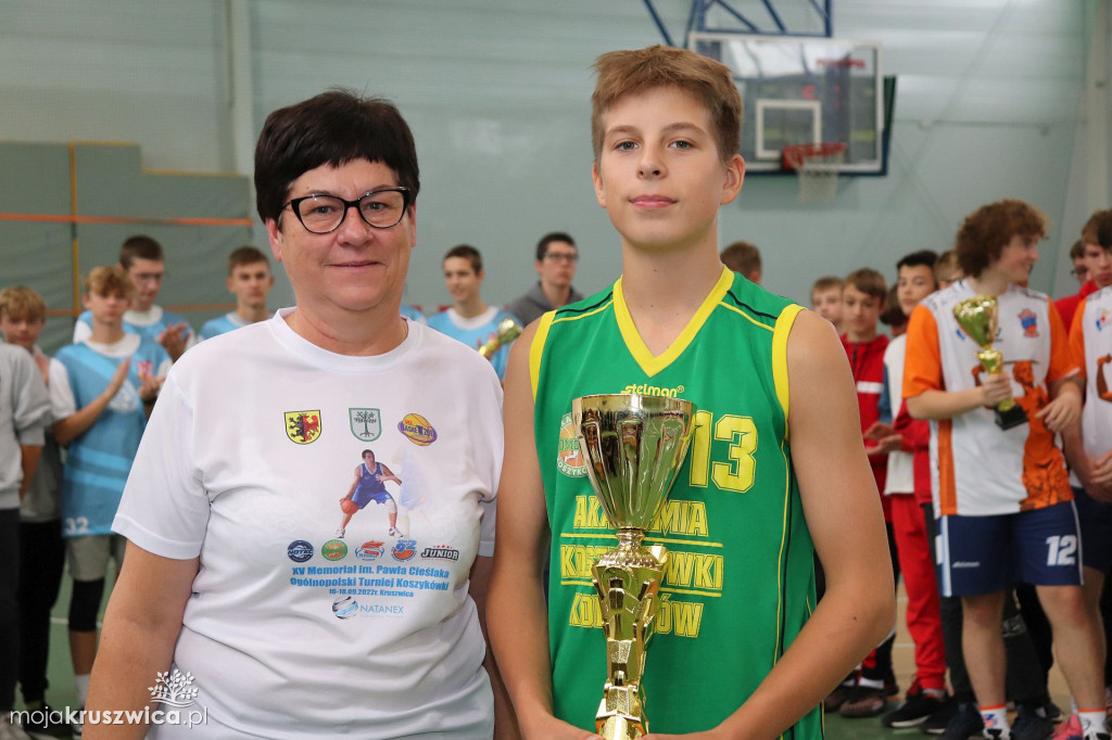 Koszykarze rywalizowali w kruszwickiej hali sportowej pamiętając o Pawle [FOTO]