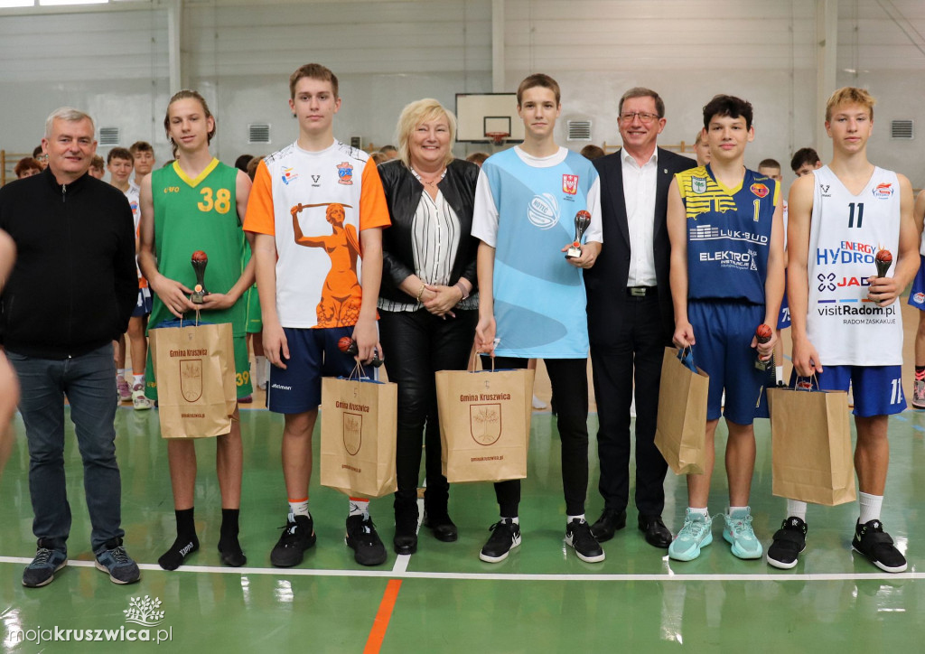 Koszykarze rywalizowali w kruszwickiej hali sportowej pamiętając o Pawle [FOTO]