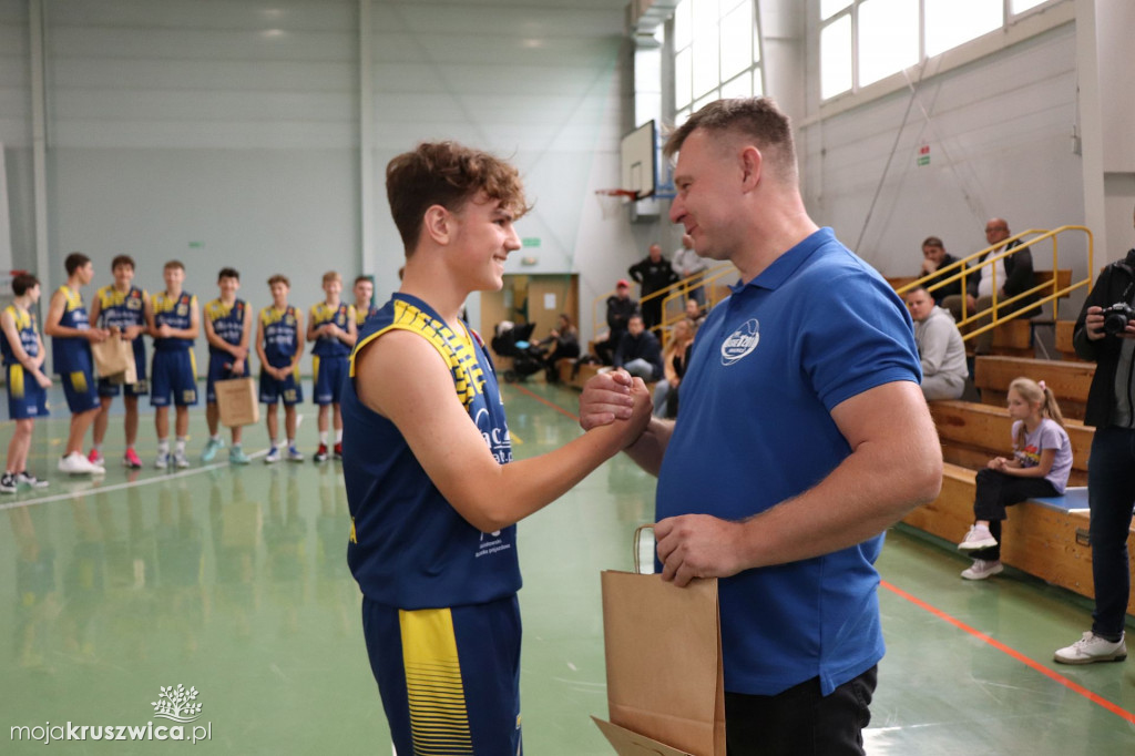 Koszykarze rywalizowali w kruszwickiej hali sportowej pamiętając o Pawle [FOTO]
