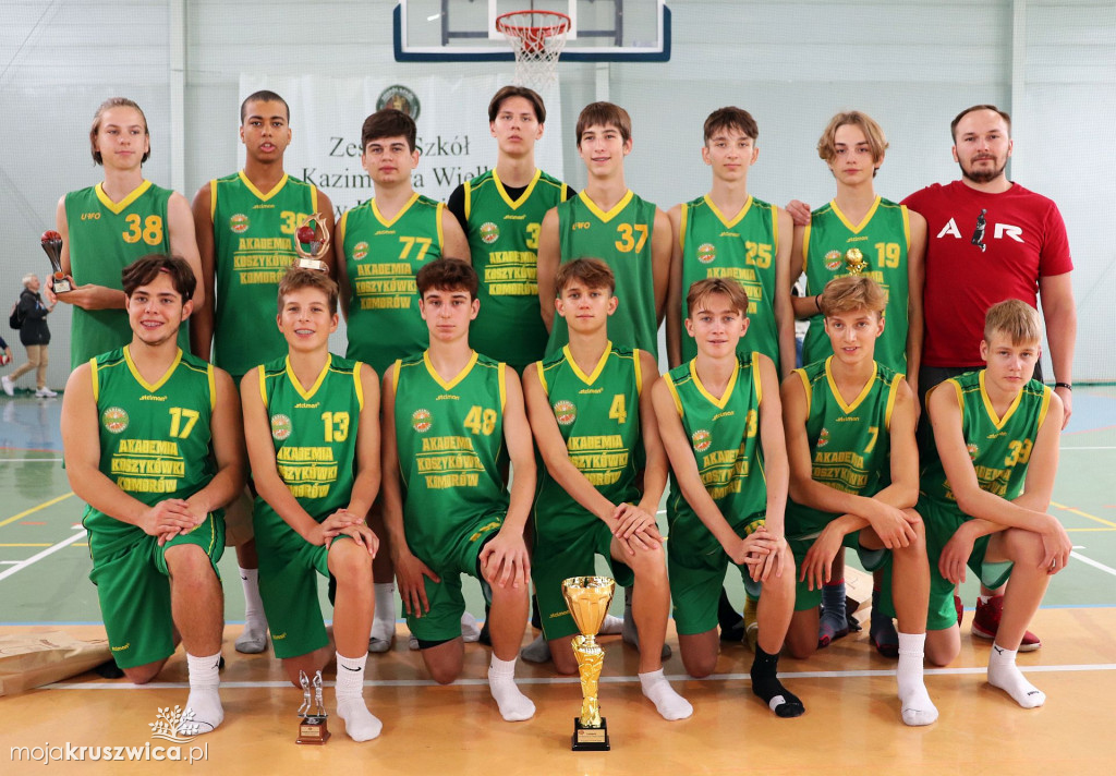 Koszykarze rywalizowali w kruszwickiej hali sportowej pamiętając o Pawle [FOTO]