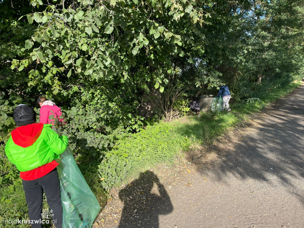 Dzieci z Polanowic ruszyły sprzątać świat! Zobaczcie zdjęcia [foto]