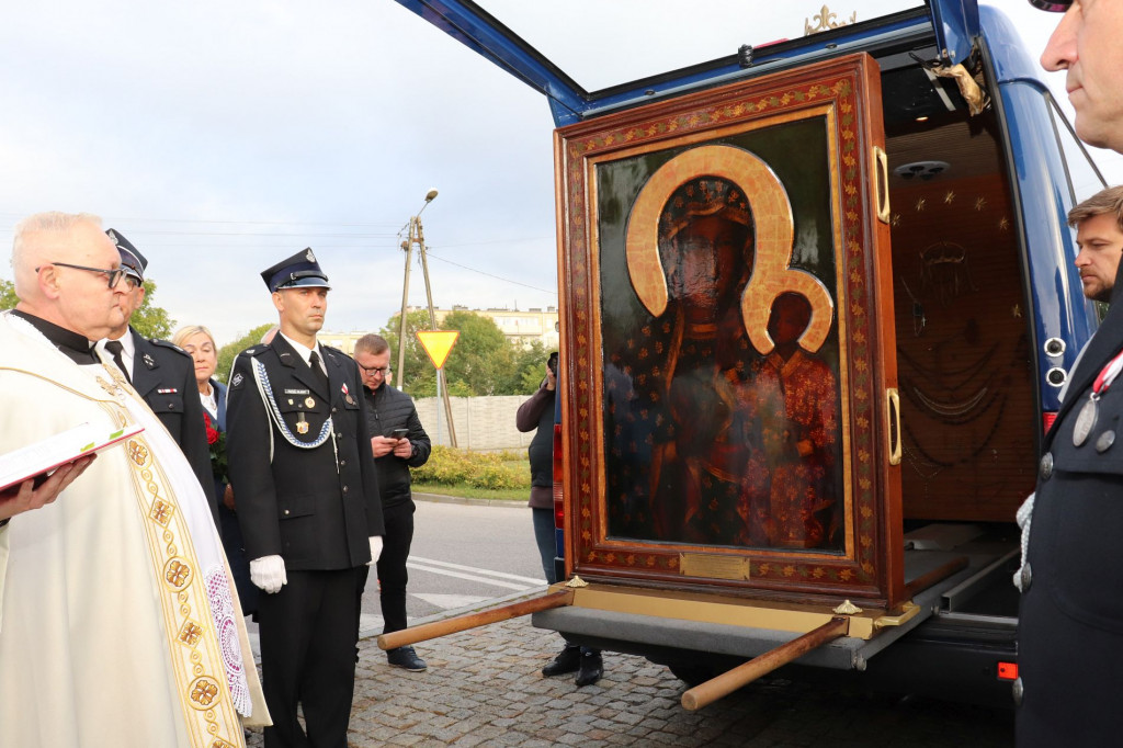 Tak witaliśmy Matkę Boską w kruszwickiej kolegiacie [ZDJĘCIA]