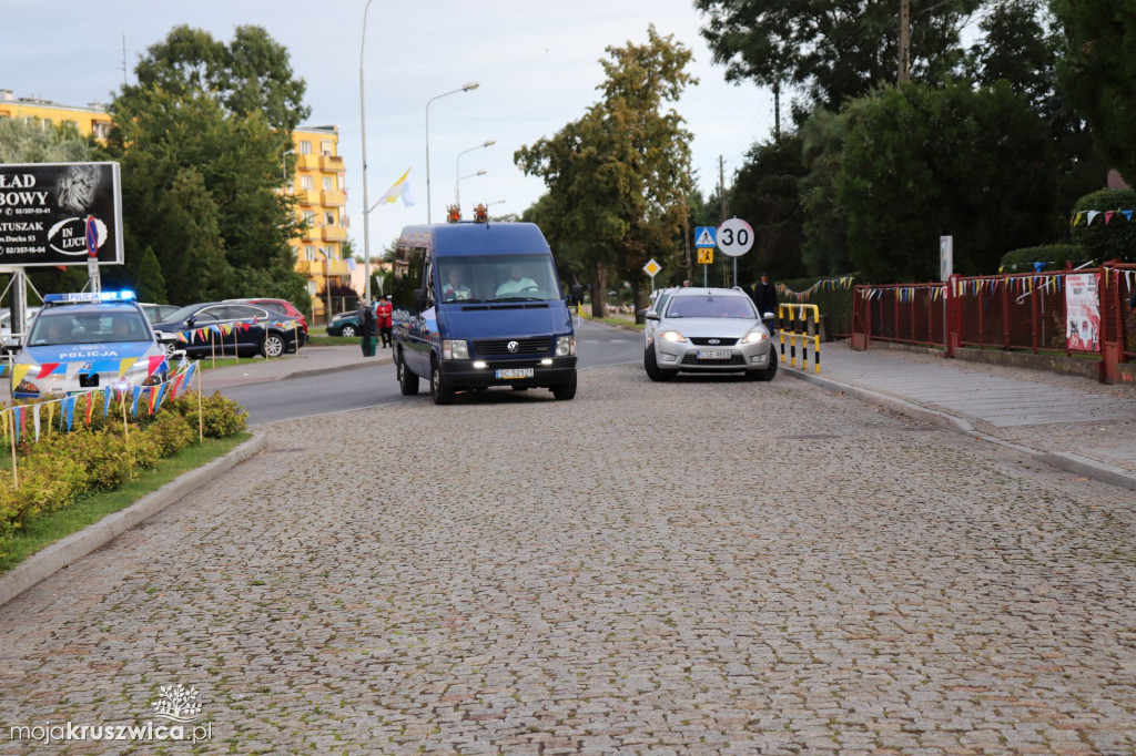 Tak witaliśmy Matkę Boską w kruszwickiej kolegiacie [ZDJĘCIA]