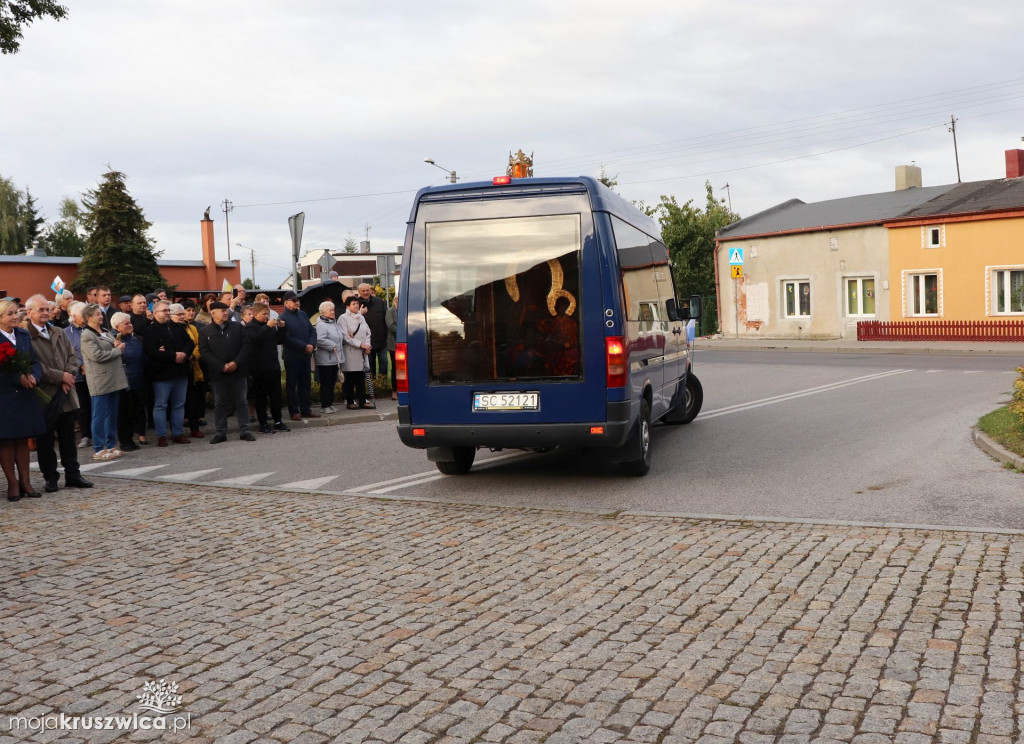 Tak witaliśmy Matkę Boską w kruszwickiej kolegiacie [ZDJĘCIA]