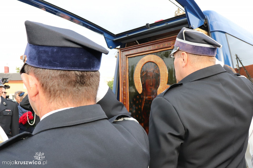 Tak witaliśmy Matkę Boską w kruszwickiej kolegiacie [ZDJĘCIA]