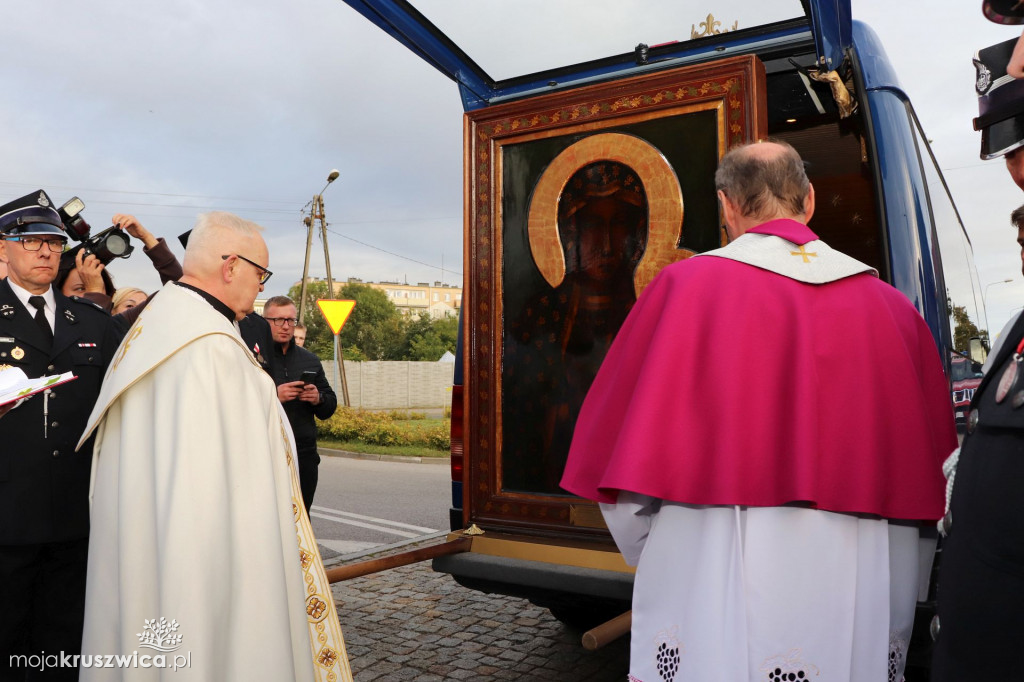 Tak witaliśmy Matkę Boską w kruszwickiej kolegiacie [ZDJĘCIA]
