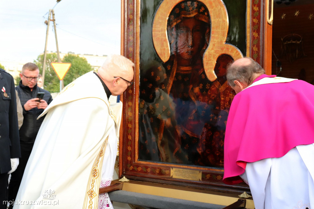 Tak witaliśmy Matkę Boską w kruszwickiej kolegiacie [ZDJĘCIA]