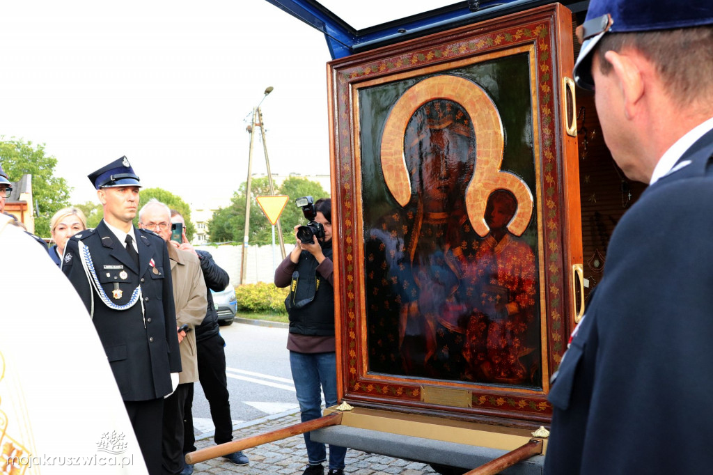 Tak witaliśmy Matkę Boską w kruszwickiej kolegiacie [ZDJĘCIA]