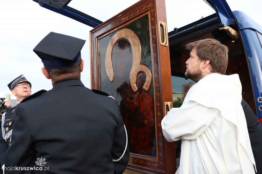Tak witaliśmy Matkę Boską w kruszwickiej kolegiacie [ZDJĘCIA]