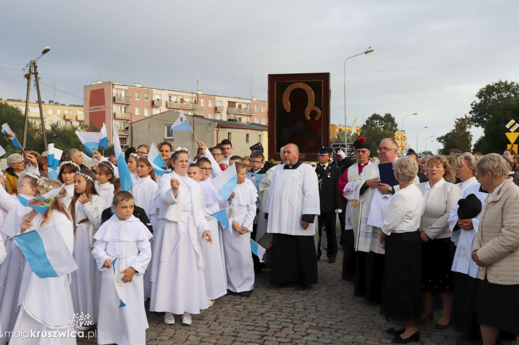 Tak witaliśmy Matkę Boską w kruszwickiej kolegiacie [ZDJĘCIA]