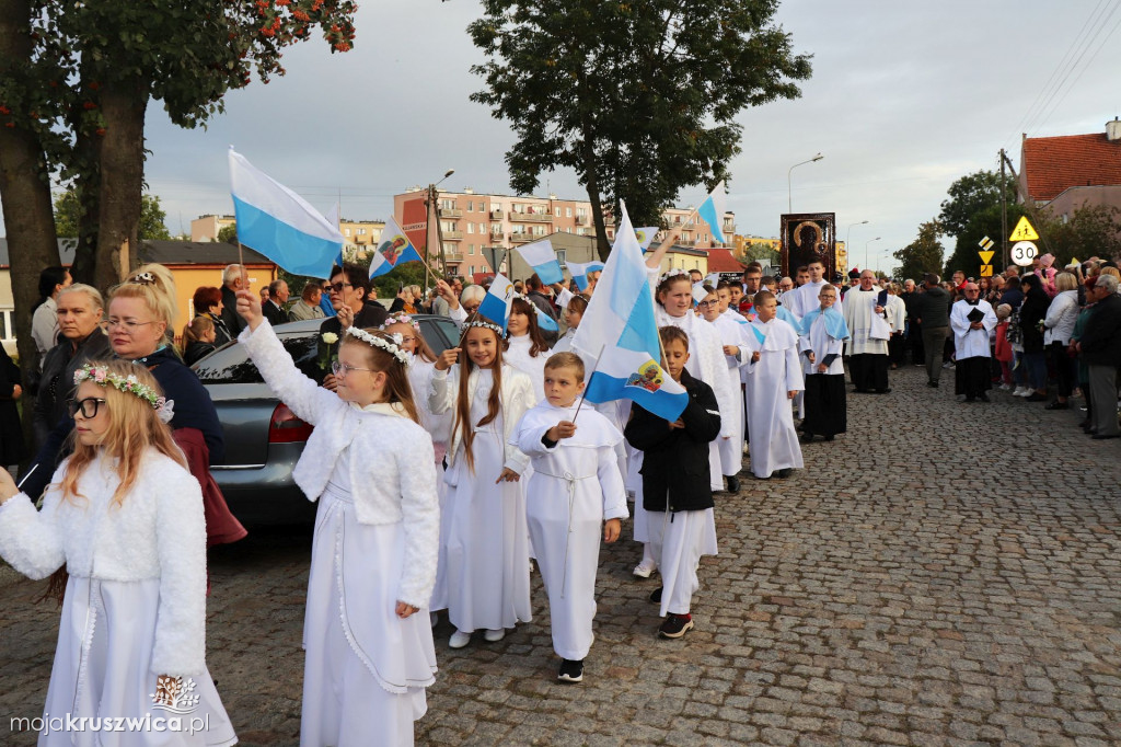 Tak witaliśmy Matkę Boską w kruszwickiej kolegiacie [ZDJĘCIA]