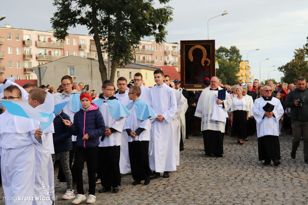 Tak witaliśmy Matkę Boską w kruszwickiej kolegiacie [ZDJĘCIA]
