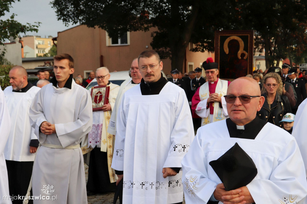 Tak witaliśmy Matkę Boską w kruszwickiej kolegiacie [ZDJĘCIA]