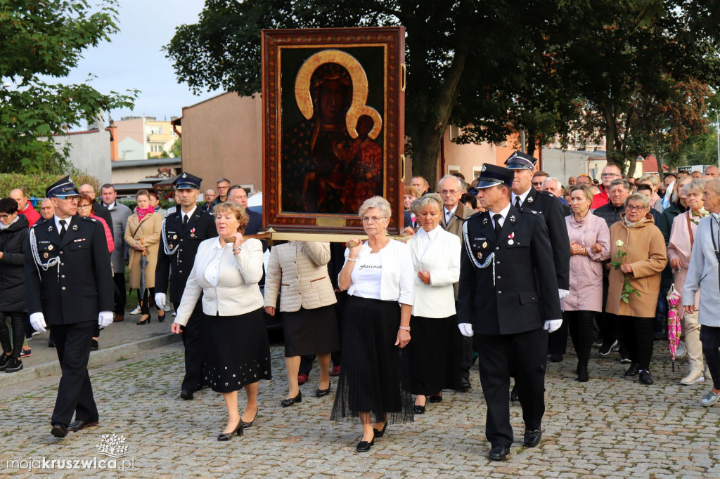 Tak witaliśmy Matkę Boską w kruszwickiej kolegiacie [ZDJĘCIA]