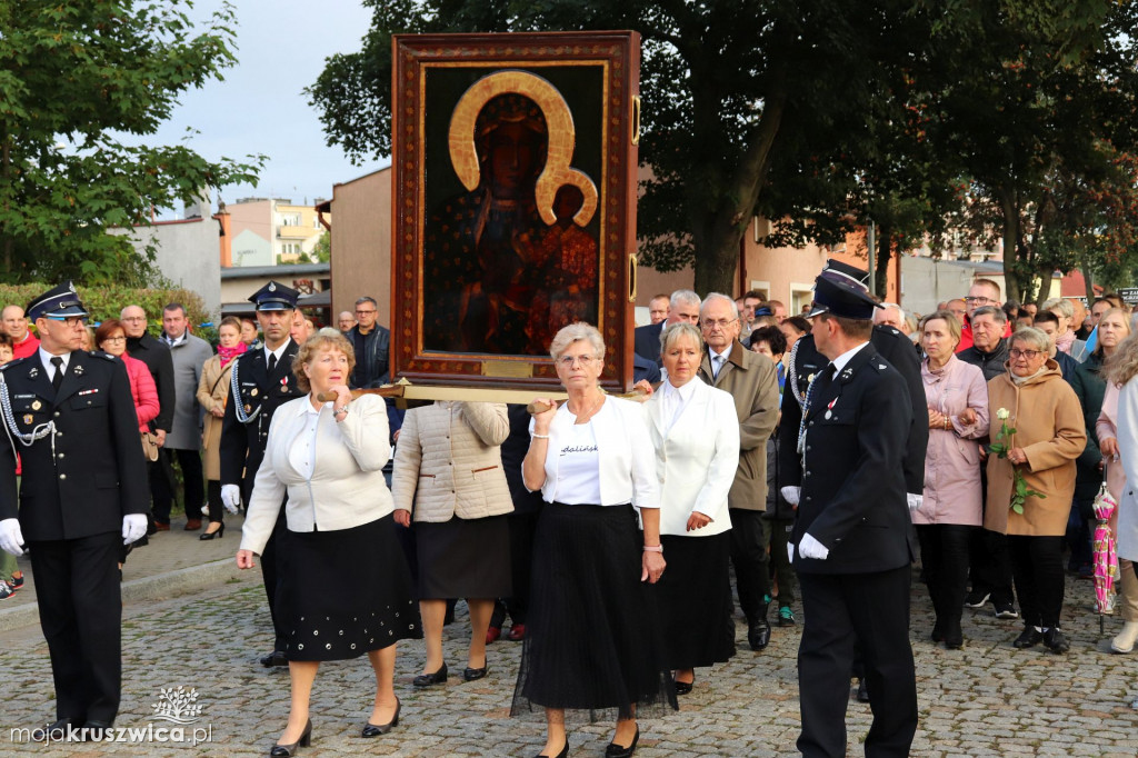 Tak witaliśmy Matkę Boską w kruszwickiej kolegiacie [ZDJĘCIA]