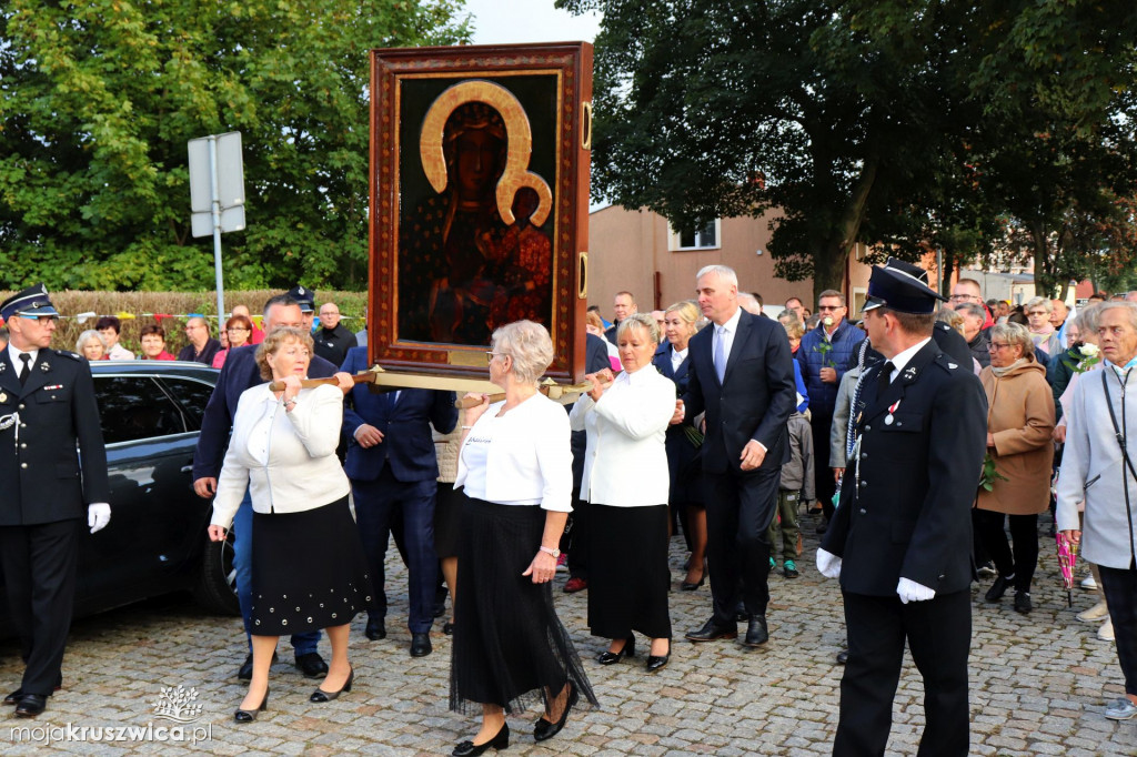 Tak witaliśmy Matkę Boską w kruszwickiej kolegiacie [ZDJĘCIA]
