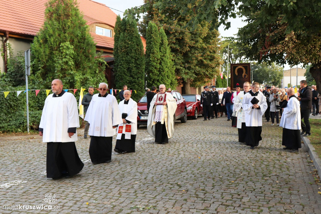 Tak witaliśmy Matkę Boską w kruszwickiej kolegiacie [ZDJĘCIA]
