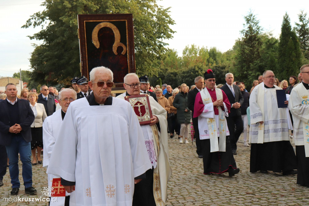 Tak witaliśmy Matkę Boską w kruszwickiej kolegiacie [ZDJĘCIA]