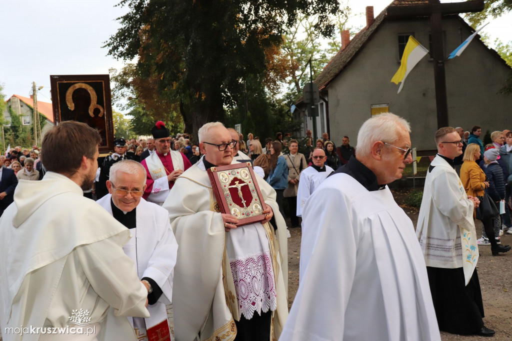 Tak witaliśmy Matkę Boską w kruszwickiej kolegiacie [ZDJĘCIA]