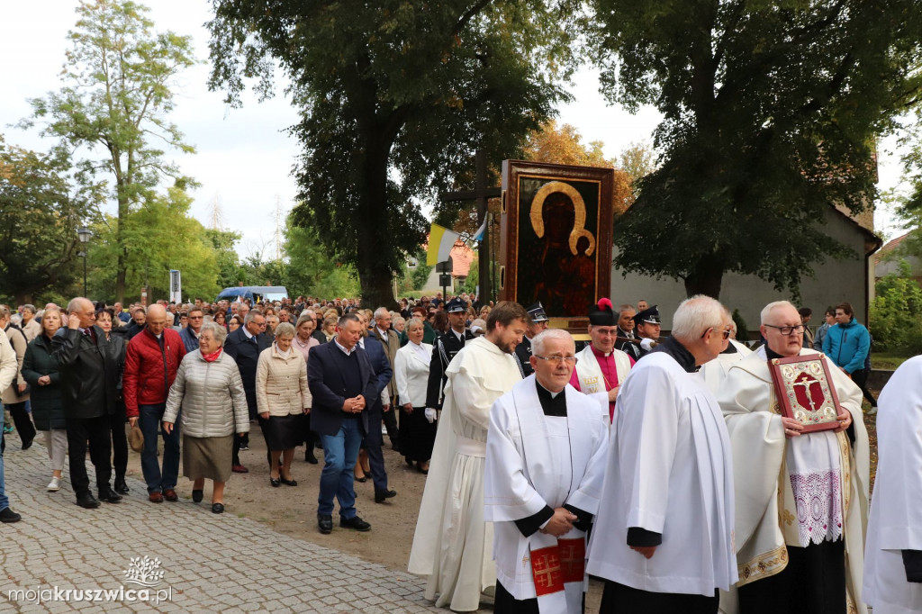 Tak witaliśmy Matkę Boską w kruszwickiej kolegiacie [ZDJĘCIA]