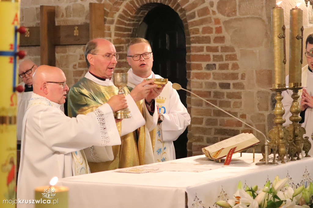 Tak witaliśmy Matkę Boską w kruszwickiej kolegiacie [ZDJĘCIA]