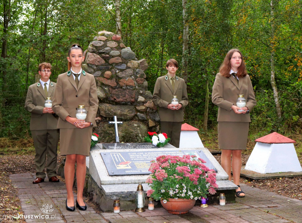 Rożniaty pod Kruszwicą. Upamiętniono dziś zamordowanych mieszkańców regionu [FOTO]