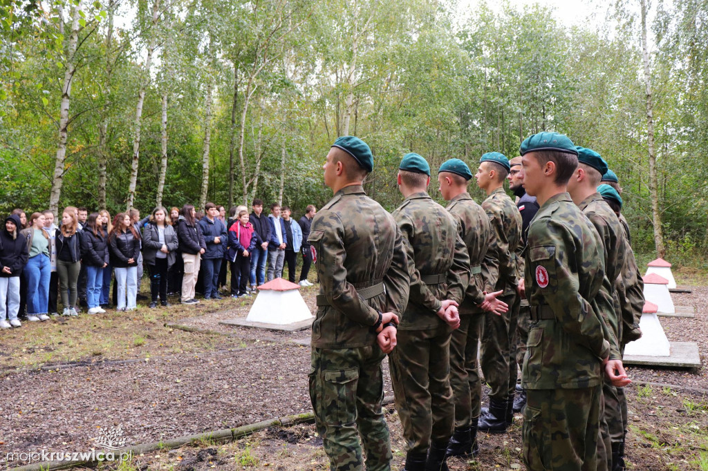 Rożniaty pod Kruszwicą. Upamiętniono dziś zamordowanych mieszkańców regionu [FOTO]