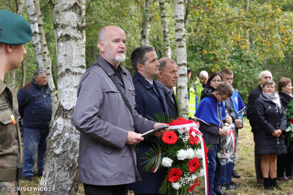Rożniaty pod Kruszwicą. Upamiętniono dziś zamordowanych mieszkańców regionu [FOTO]